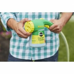 Miracle-Gro Garden Feeder, 1 lb. - 1004102 - Fertilizers -Farm & Ranch store 0d2a5e10d877239226ae89dcdf3a4c7a271ab4e9 80360087 3