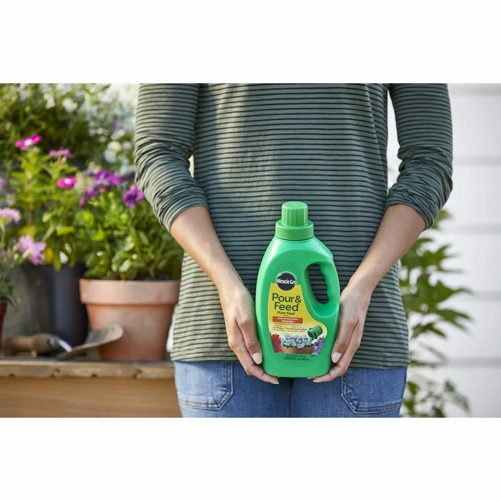 Miracle-Gro Pour & Feed Plant Food, 32 fl. oz. - 1006002 - Fertilizers 5 Miracle-Gro Pour & Feed Plant Food, 32 fl. oz. - 1006002 - Fertilizers - Image 3